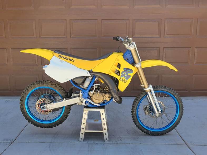 A yellow and blue dirt bike

Description automatically generated